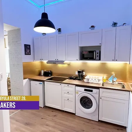 Little Americas Westend Mall Apartment