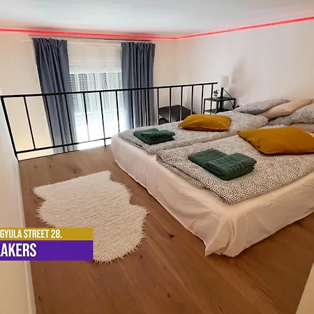 Little Americas Westend Mall Apartmán *